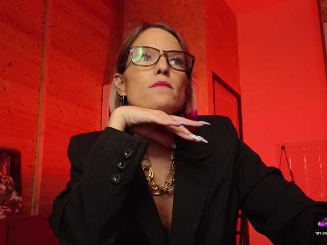 sweeteve050's BongaCams show and profile