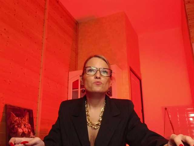 sweeteve050's BongaCams show and profile