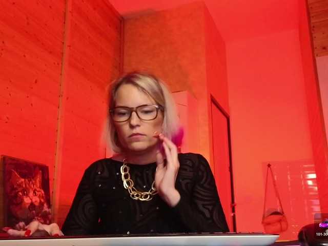 sweeteve050's BongaCams show and profile