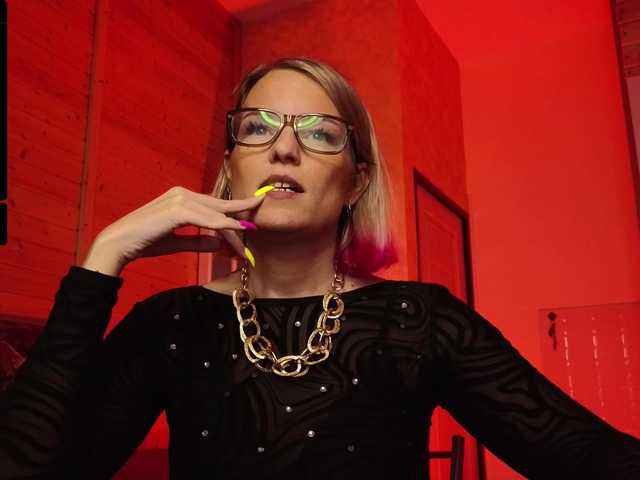 sweeteve050's BongaCams show and profile