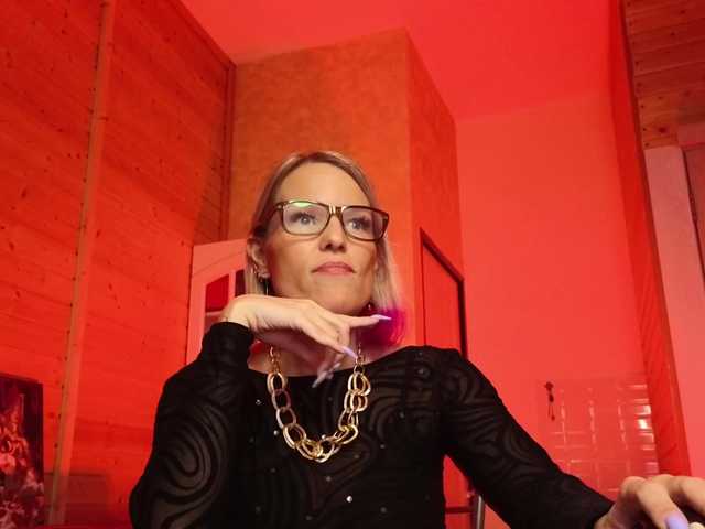 sweeteve050's BongaCams show and profile