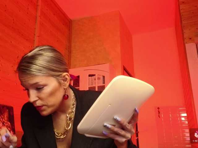 sweeteve050's BongaCams show and profile