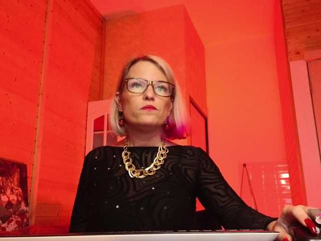 sweeteve050's BongaCams show and profile