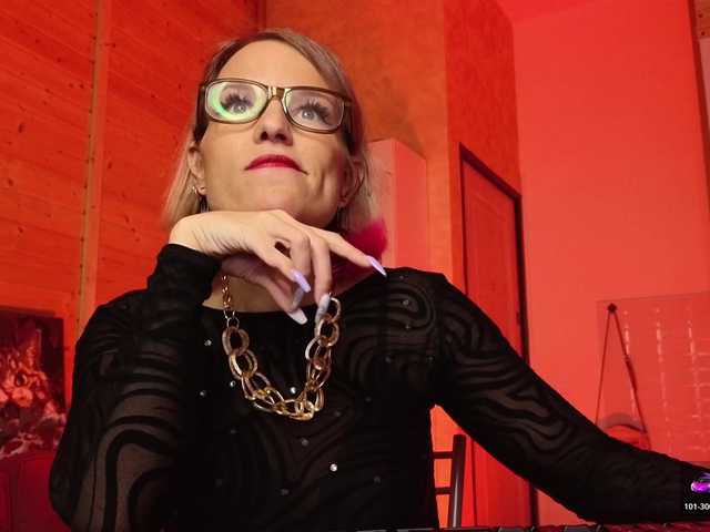 sweeteve050's BongaCams show and profile