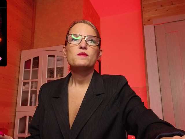 sweeteve050's BongaCams show and profile