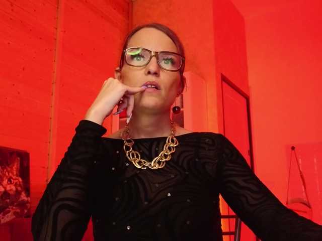 sweeteve050's BongaCams show and profile