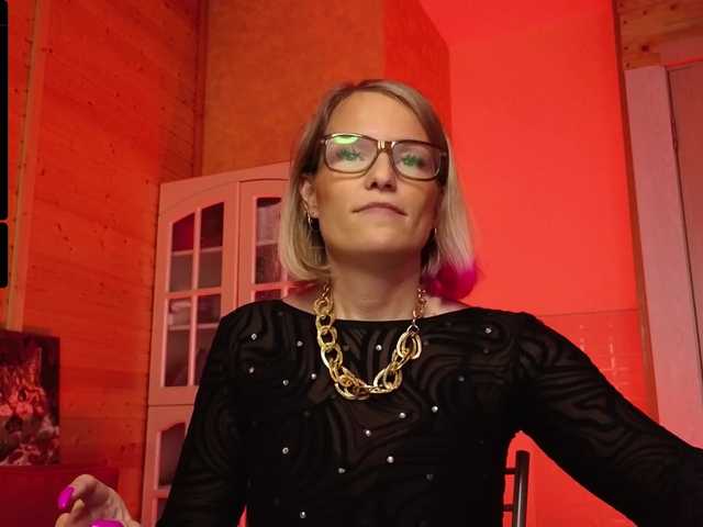 sweeteve050's BongaCams show and profile