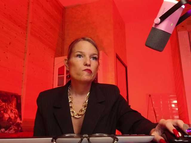 sweeteve050's BongaCams show and profile