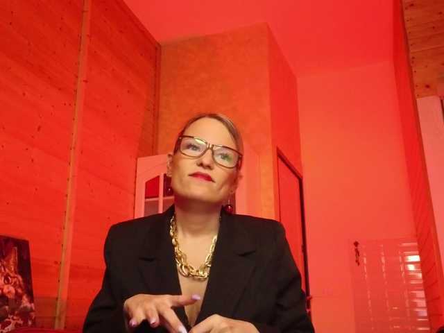 sweeteve050's BongaCams show and profile