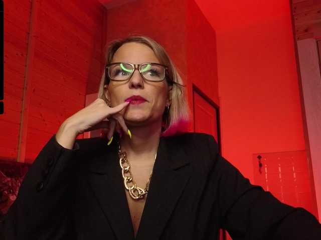 sweeteve050's BongaCams show and profile