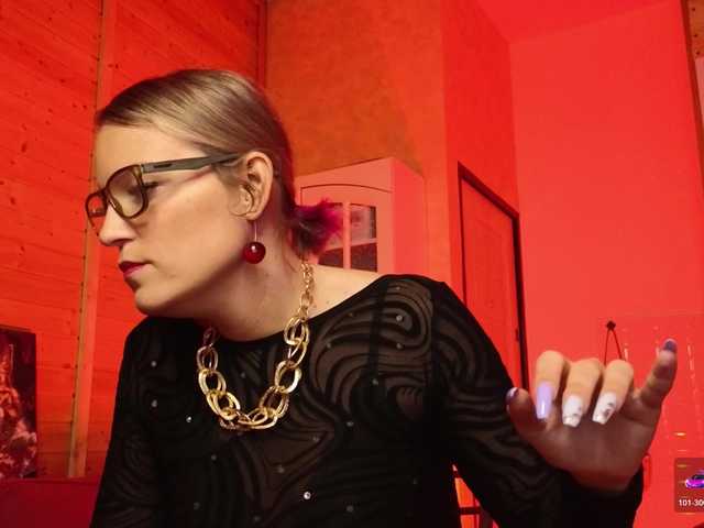 sweeteve050's BongaCams show and profile