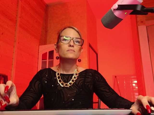 sweeteve050's BongaCams show and profile