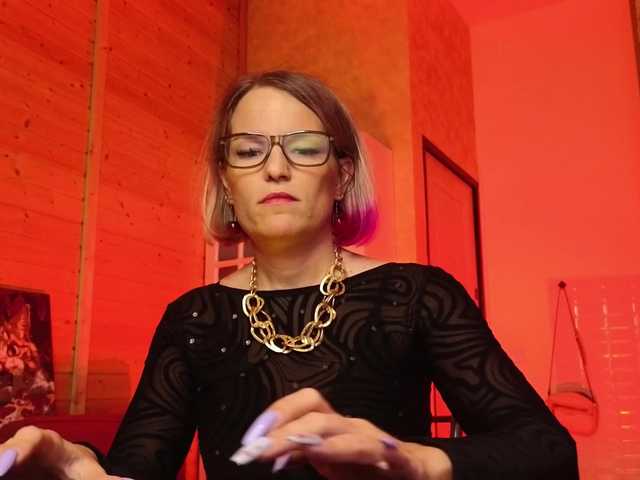 sweeteve050's BongaCams show and profile