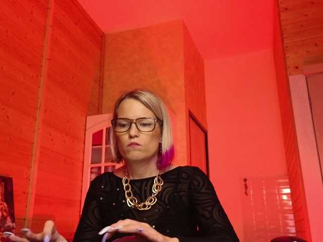 sweeteve050's BongaCams show and profile