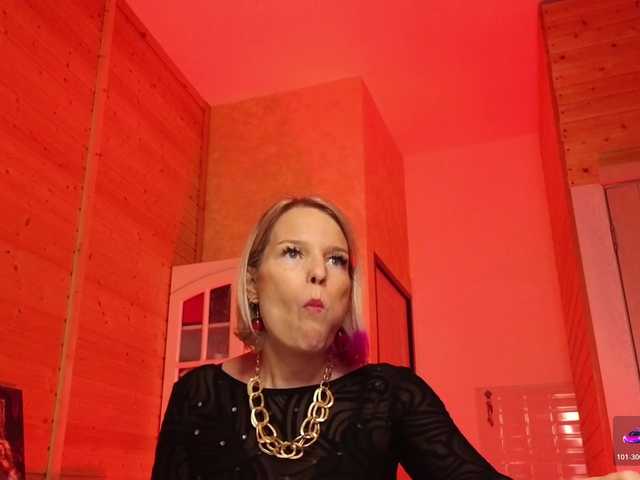 sweeteve050's BongaCams show and profile