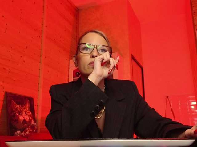 sweeteve050's BongaCams show and profile