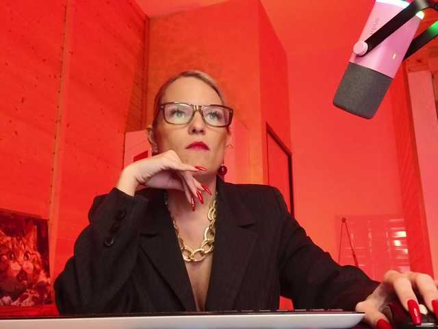 sweeteve050's BongaCams show and profile