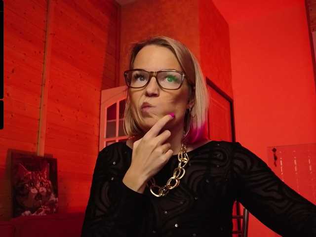 sweeteve050's BongaCams show and profile