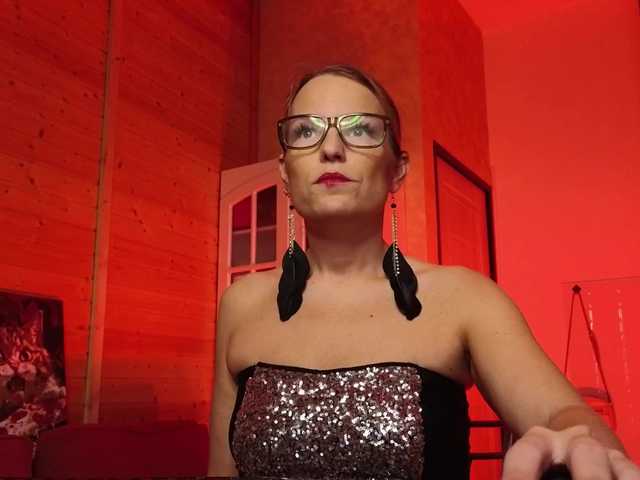 sweeteve050's BongaCams show and profile