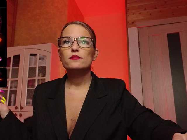 sweeteve050's BongaCams show and profile