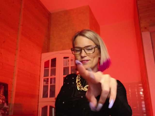 sweeteve050's BongaCams show and profile