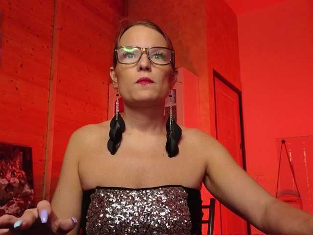 sweeteve050's BongaCams show and profile