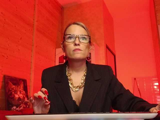 sweeteve050's BongaCams show and profile