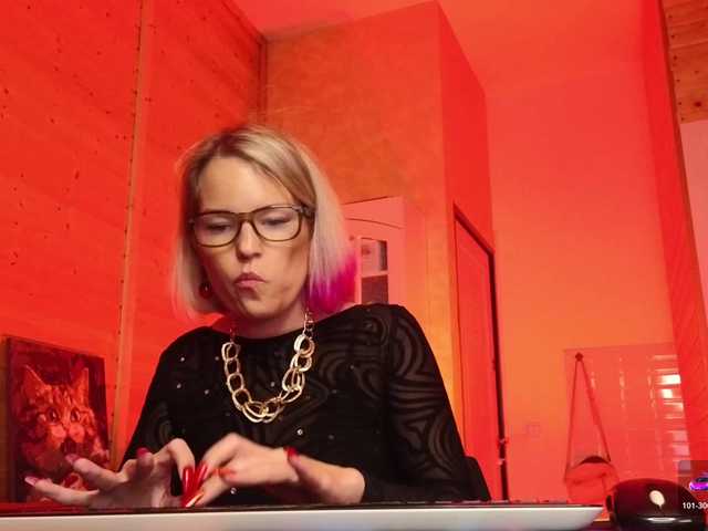 sweeteve050's BongaCams show and profile