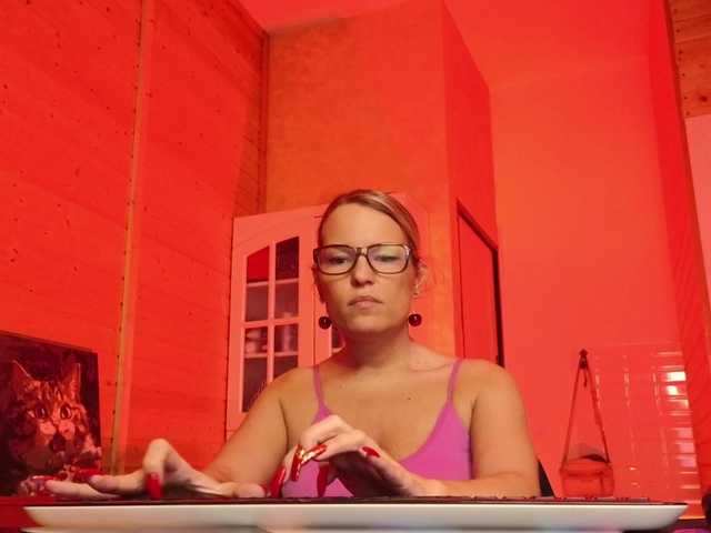 sweeteve050's BongaCams show and profile