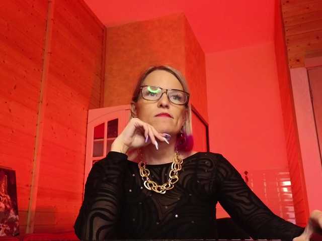 sweeteve050's BongaCams show and profile