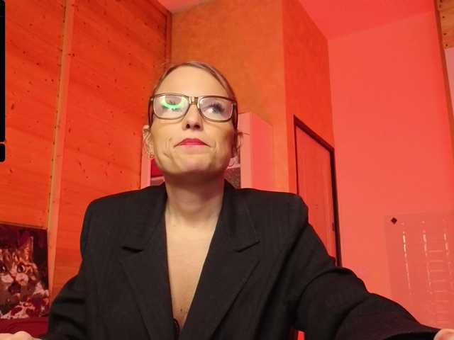 sweeteve050's BongaCams show and profile