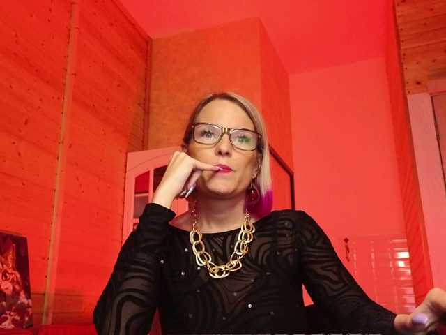 sweeteve050's BongaCams show and profile