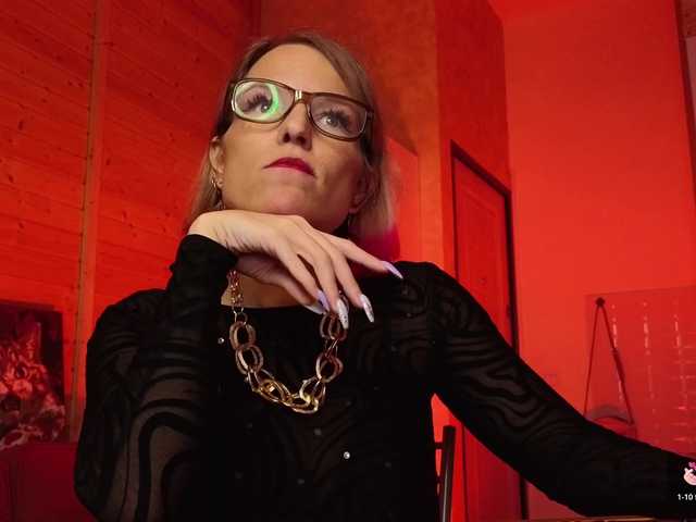 sweeteve050's BongaCams show and profile