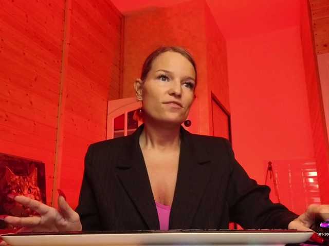 sweeteve050's BongaCams show and profile