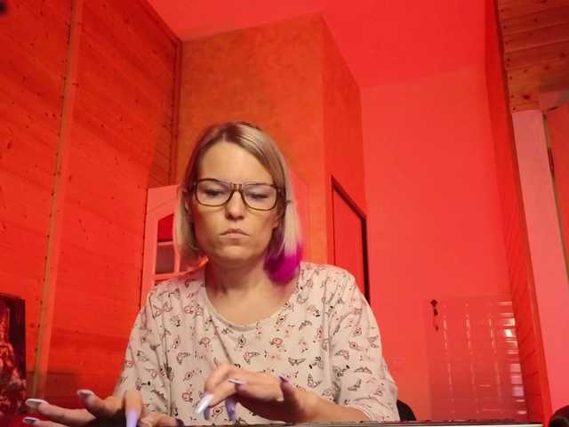 sweeteve050's BongaCams show and profile