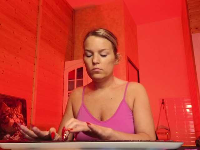 sweeteve050's BongaCams show and profile