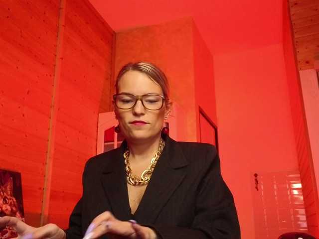 sweeteve050's BongaCams show and profile