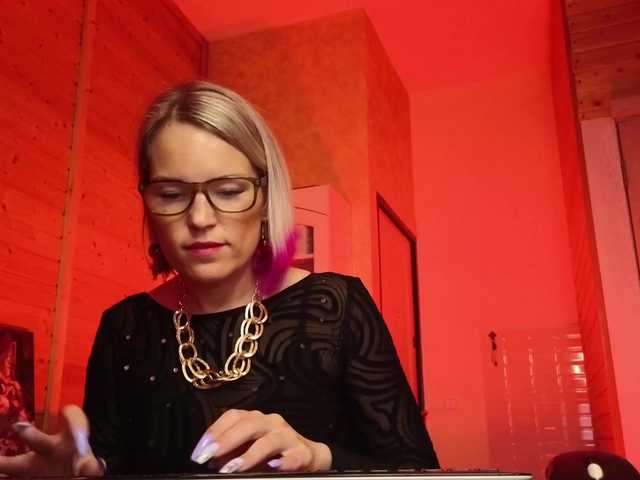 sweeteve050's BongaCams show and profile