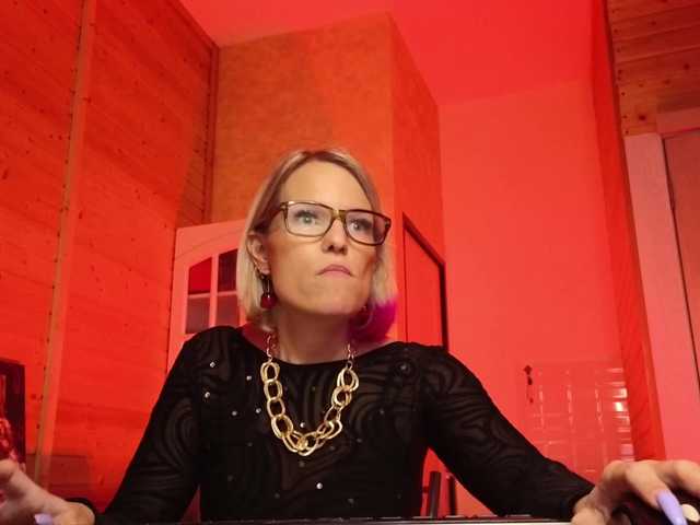 sweeteve050's BongaCams show and profile