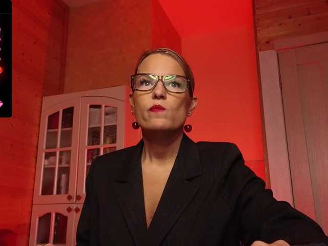 sweeteve050 Live Cam on BongaCams and RICams