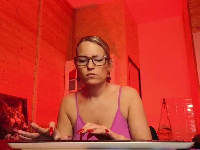 sweeteve050's BongaCams show and profile