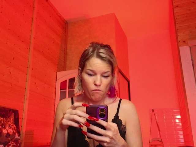 sweeteve050's BongaCams show and profile