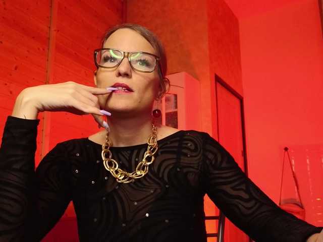 sweeteve050's BongaCams show and profile