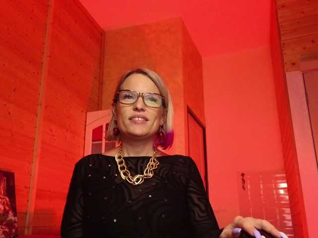 sweeteve050's BongaCams show and profile