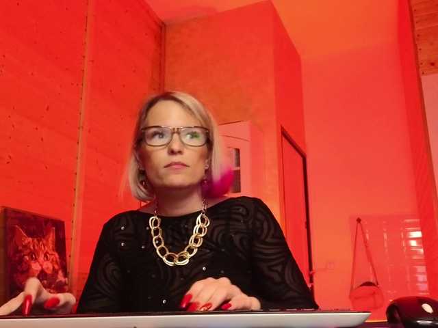 sweeteve050's BongaCams show and profile