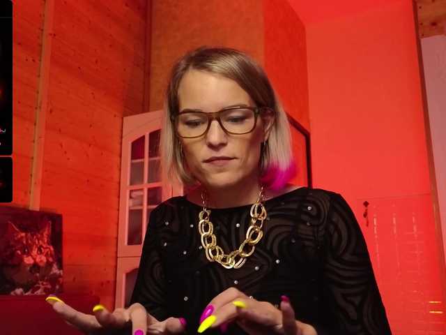 Findom_Lady_Shine webcam