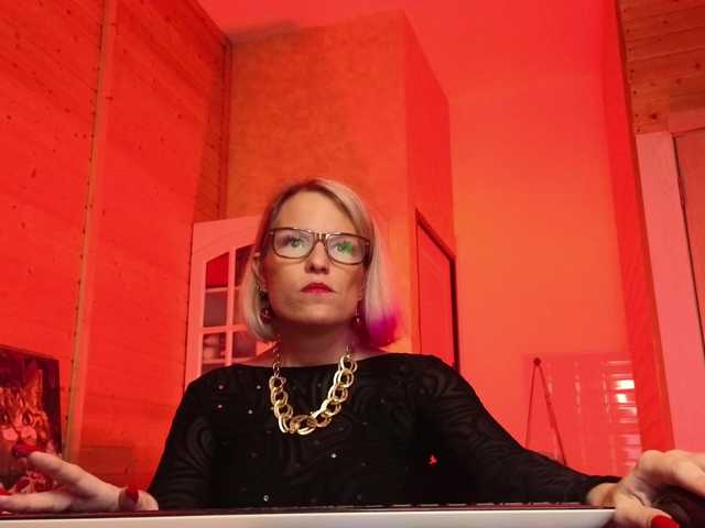 sweeteve050's BongaCams show and profile