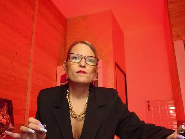 sweeteve050's BongaCams show and profile