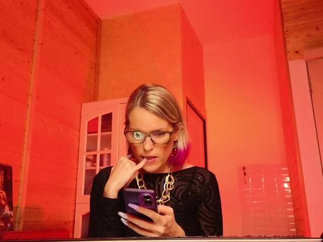 sweeteve050's BongaCams show and profile