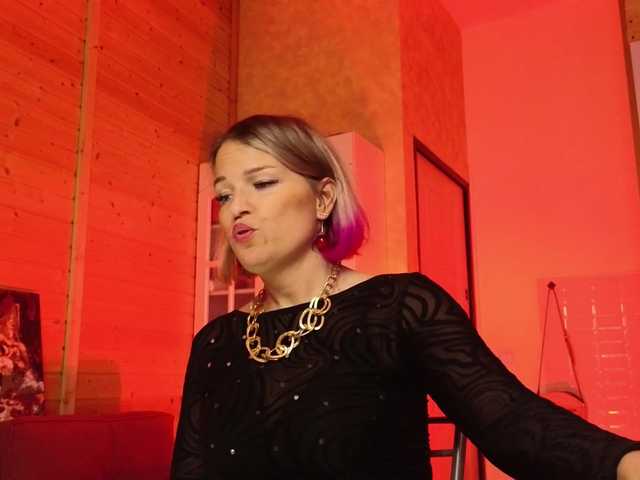 sweeteve050's BongaCams show and profile